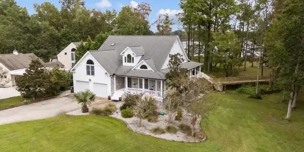 127 Spinnaker Lane