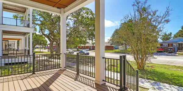 Image 4: Porch
