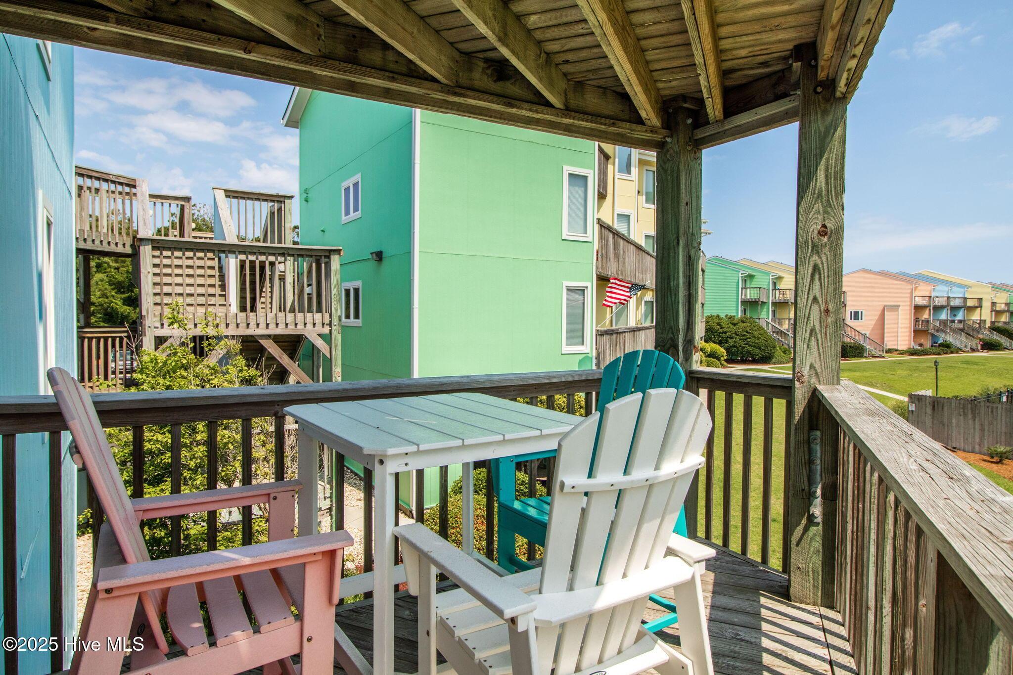 Image 3: Deck