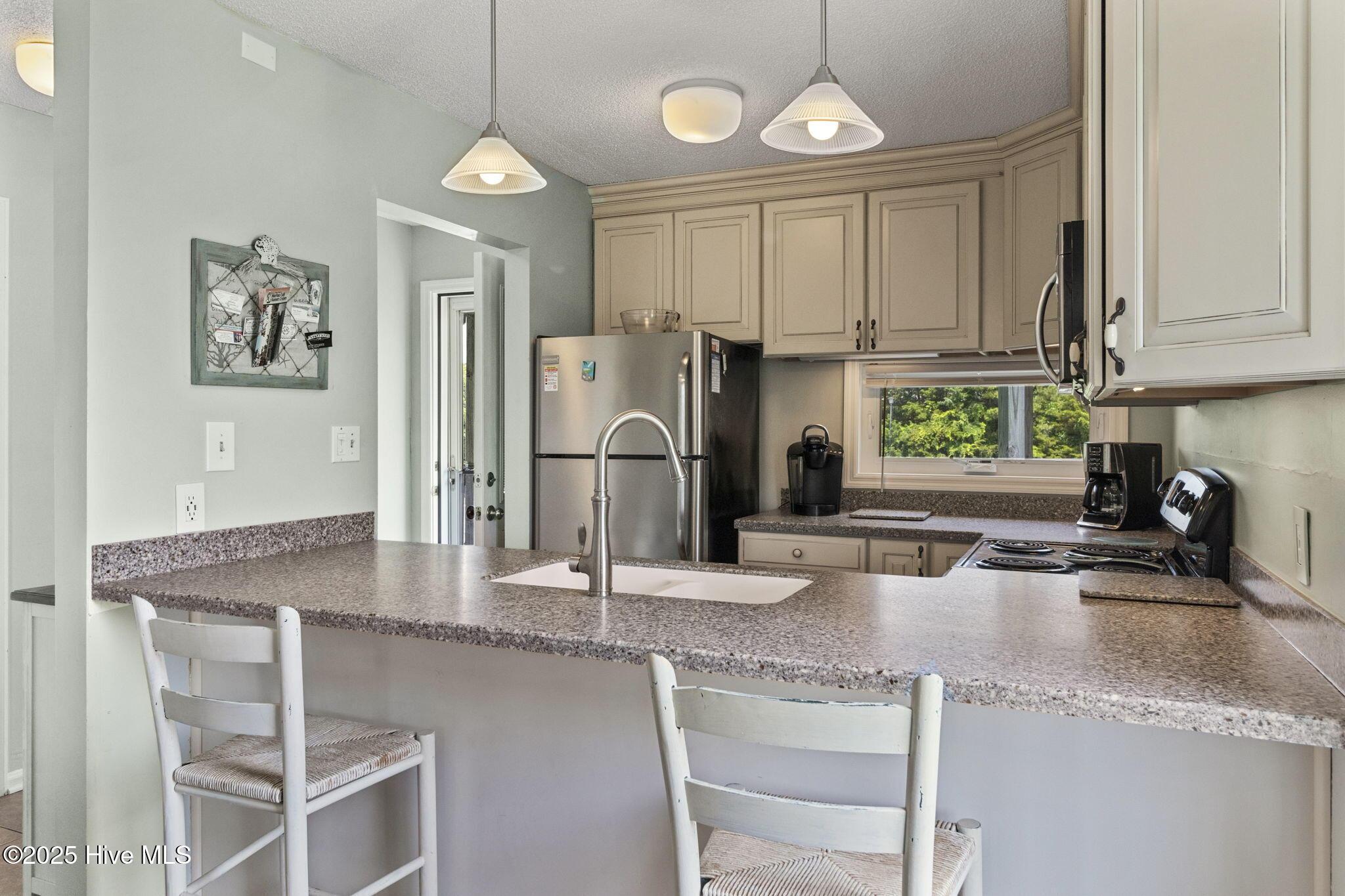 Image 4: Kitchen Bar