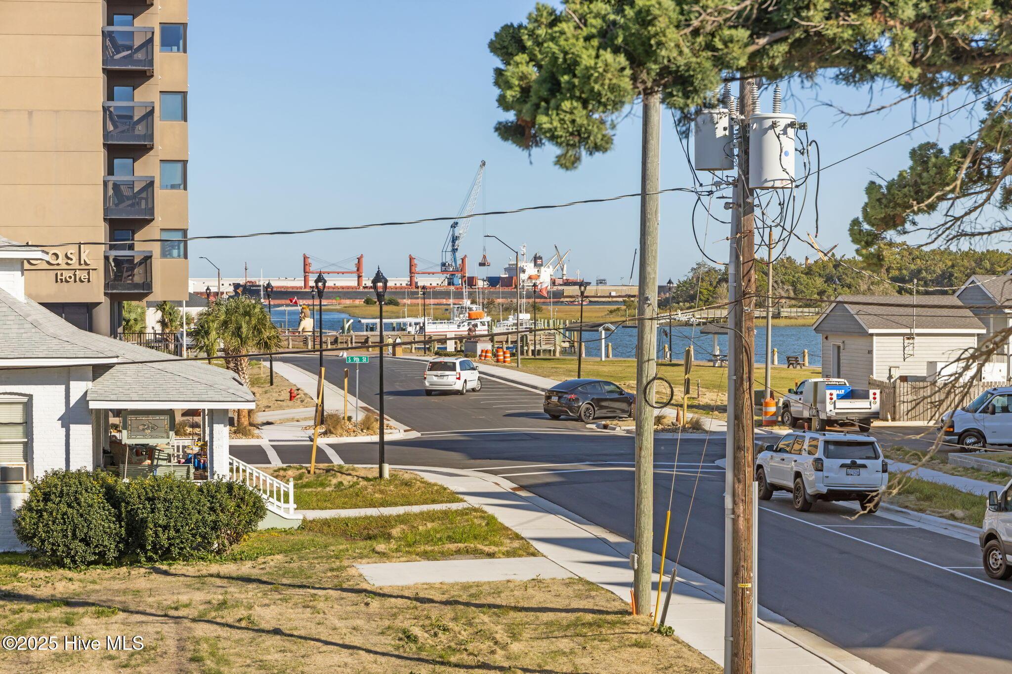 Image 2: 906 Shepard St