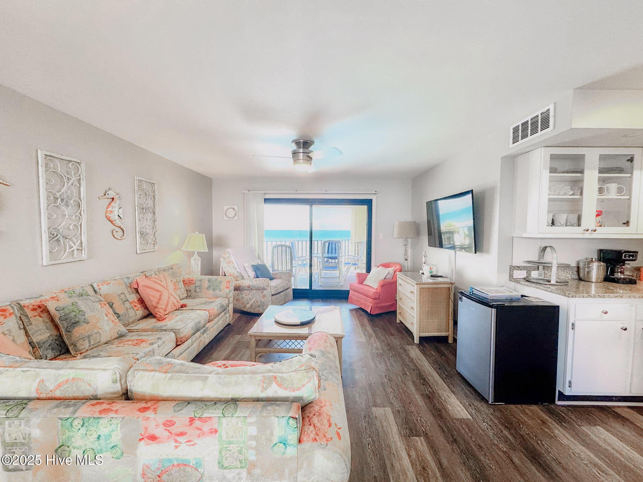 Image 2: Living Room