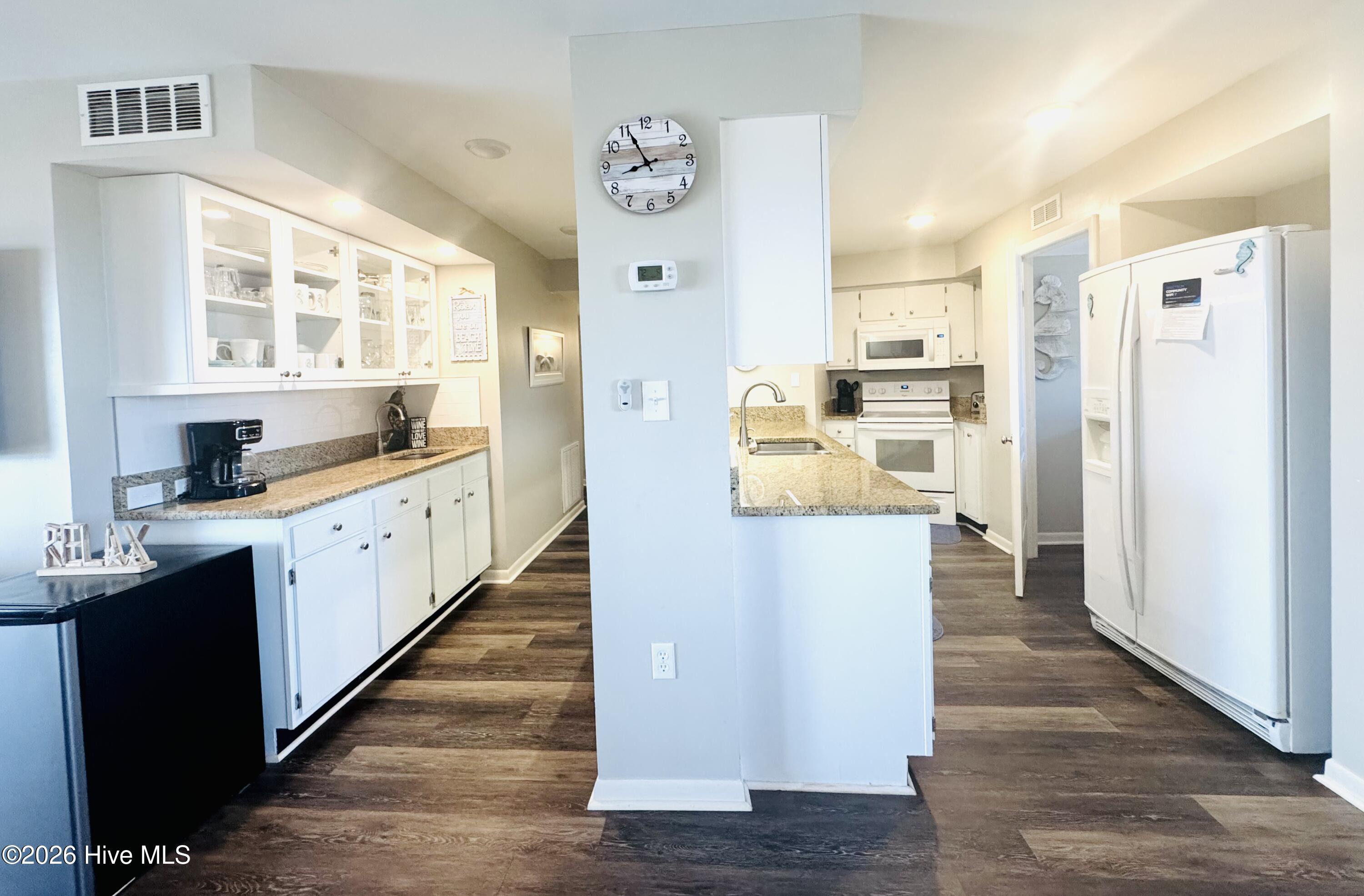 Image 3: Kitchen View