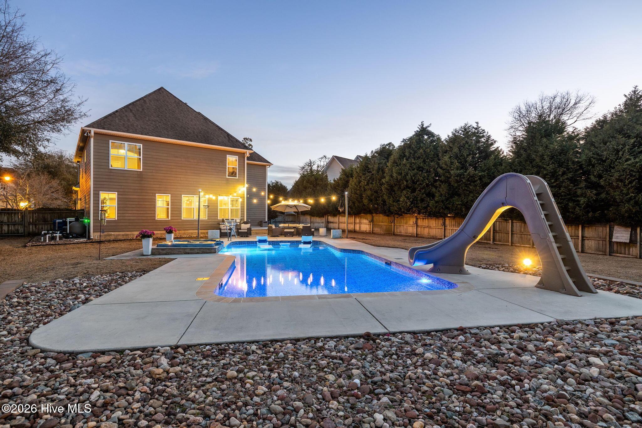 Image 2: 21-web-or-mls-1S3A0456