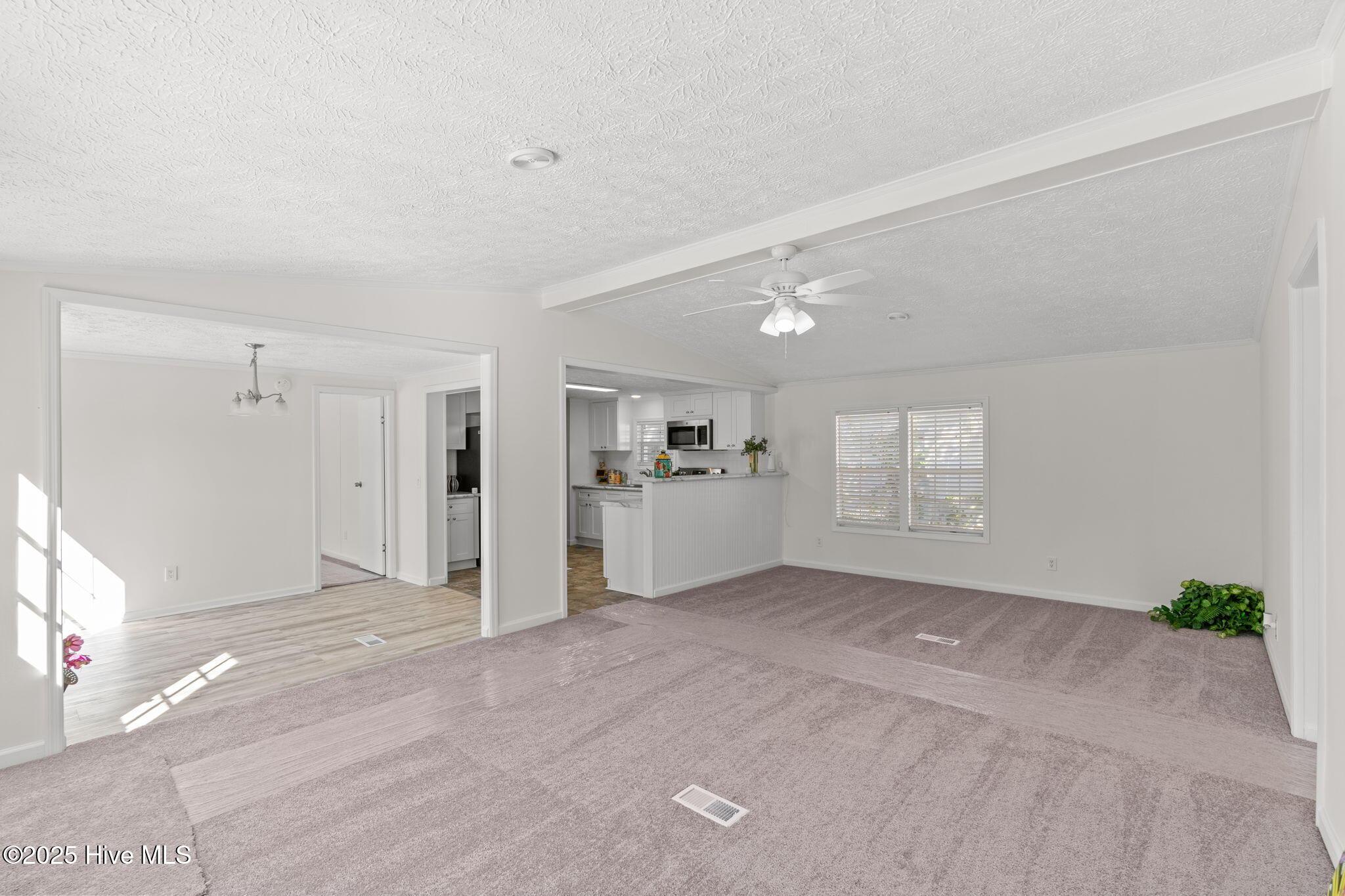 Image 2: Living room/Dining room/Kitchen