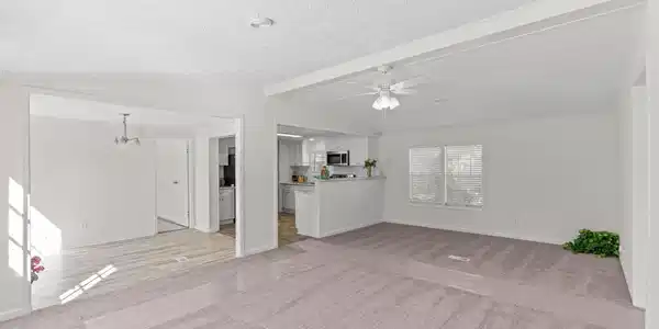 Image 2: Living room/Dining room/Kitchen