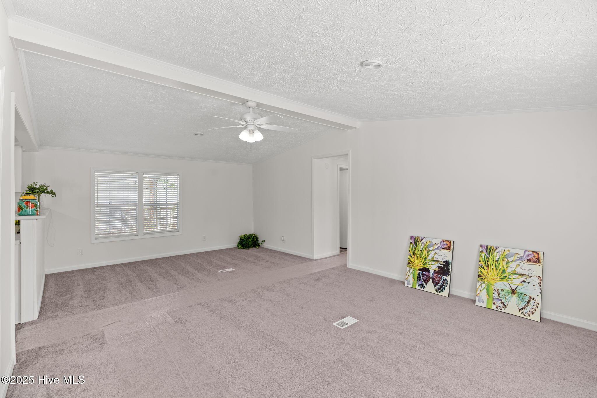 Image 3: Living room