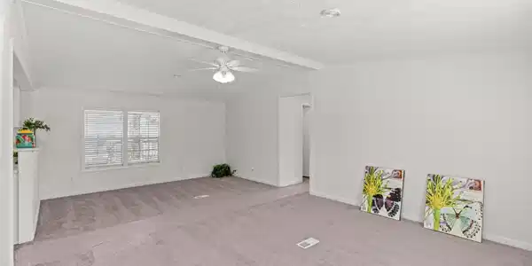 Image 3: Living room