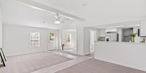 Image 4: Living room/Dining room/Kitchen