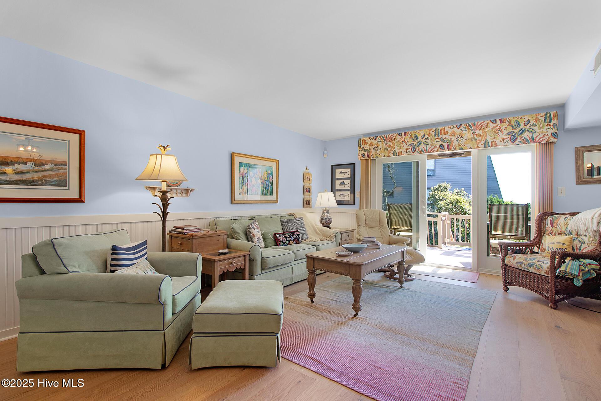 Image 3: Living Room