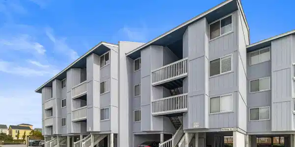 Image 3: Front