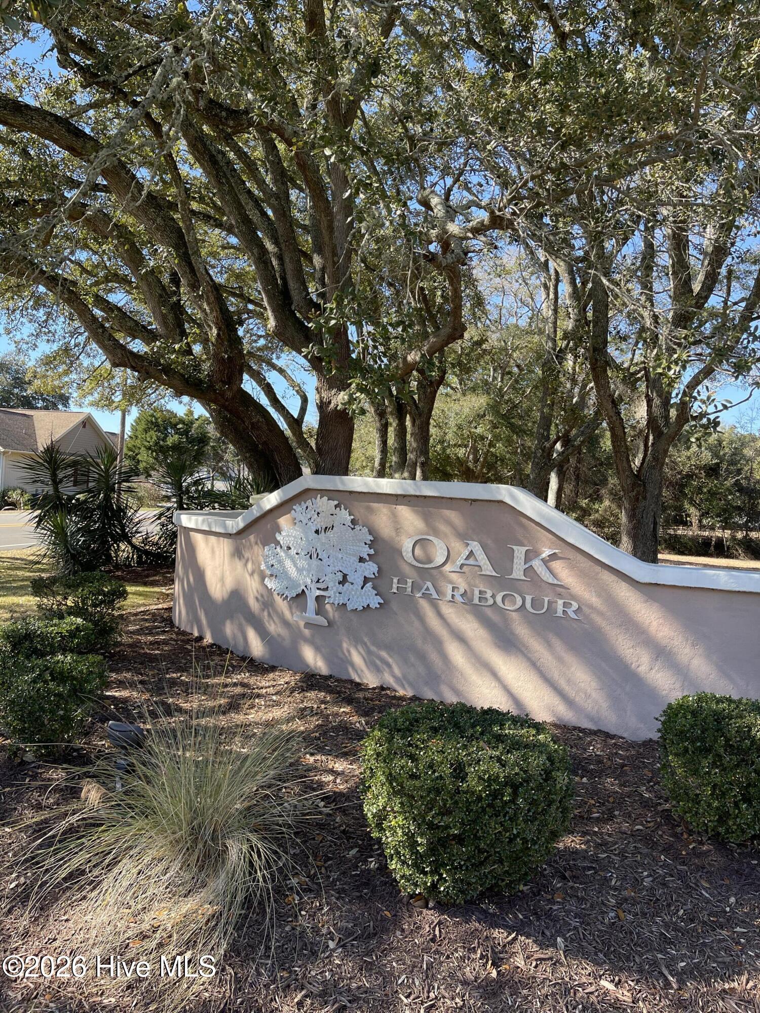 Image 3: Oak Harbour Sign
