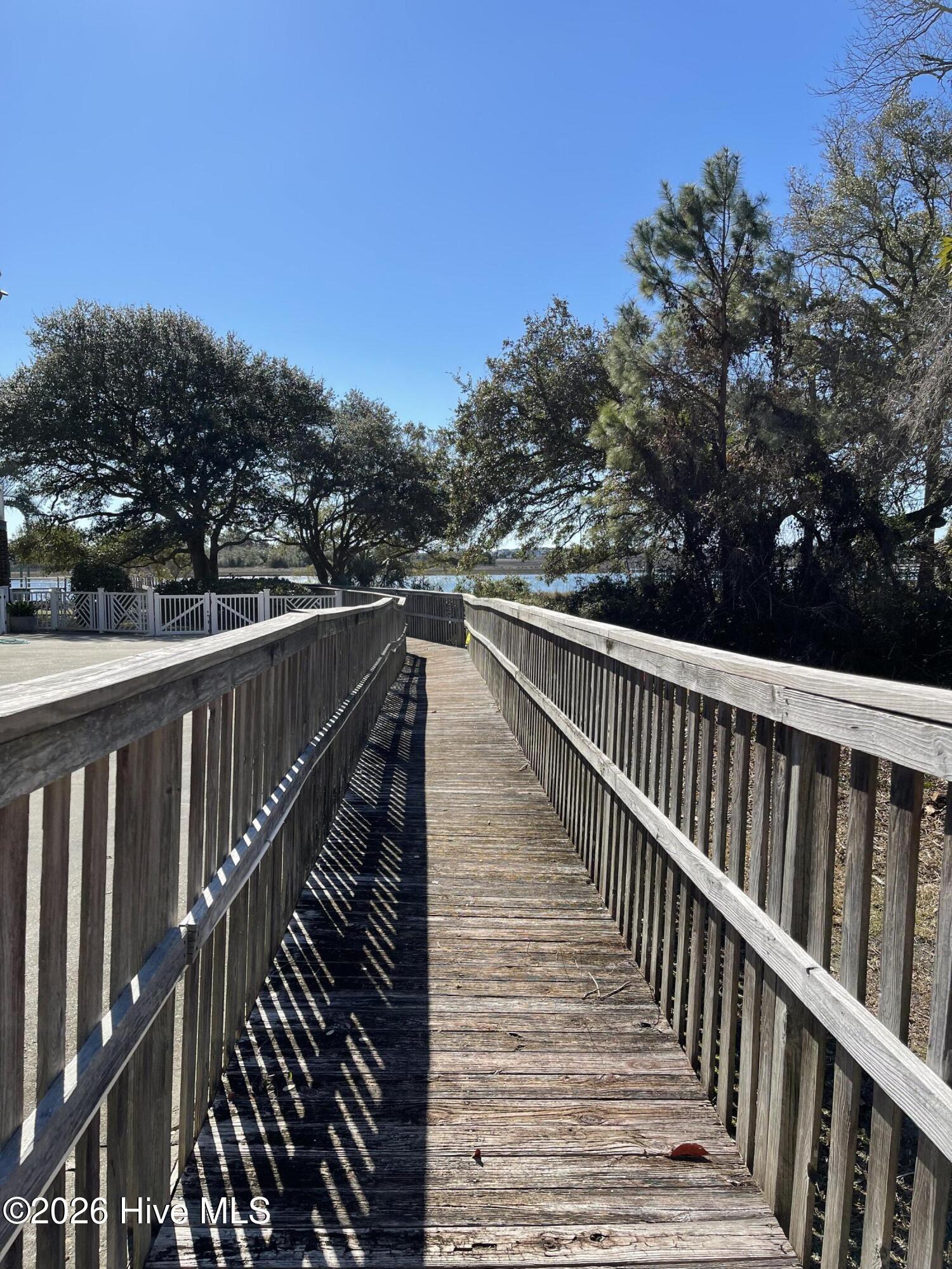 Image 4: Oak Harbour community dock pic1