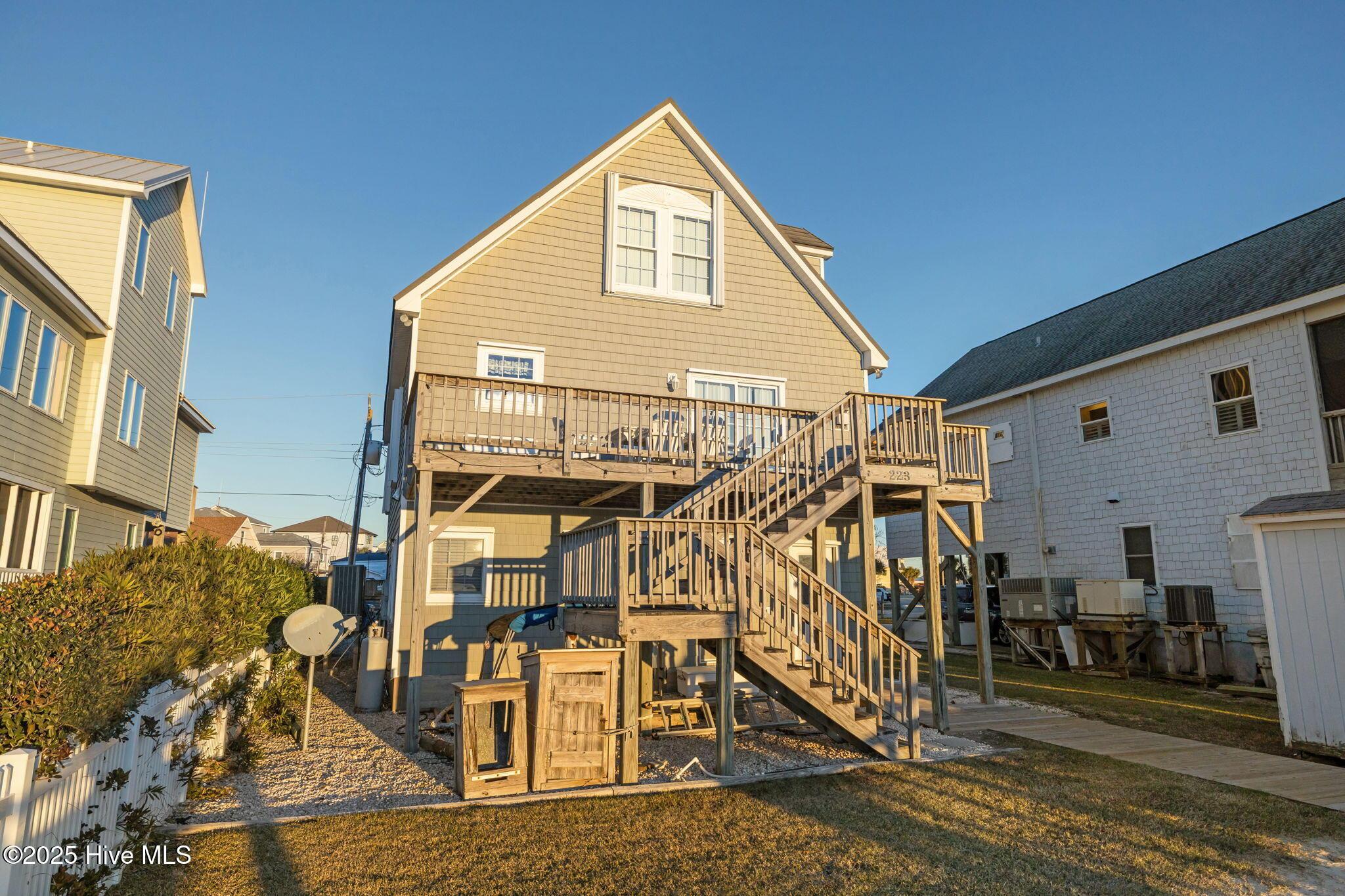 Image 4: Rear View