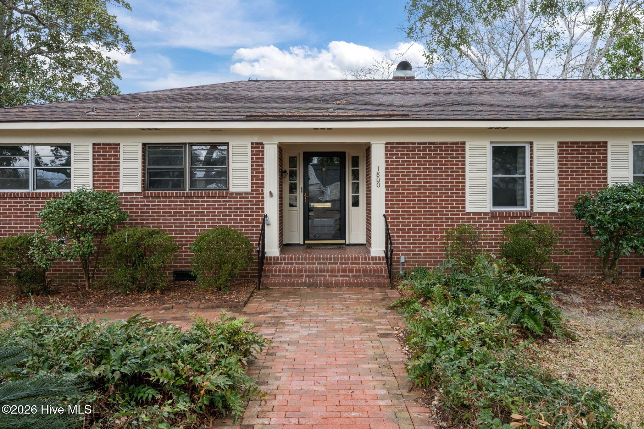 Image 2: 1-web-or-mls-DSC_7301