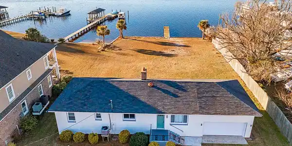304 Madam Moores Lane