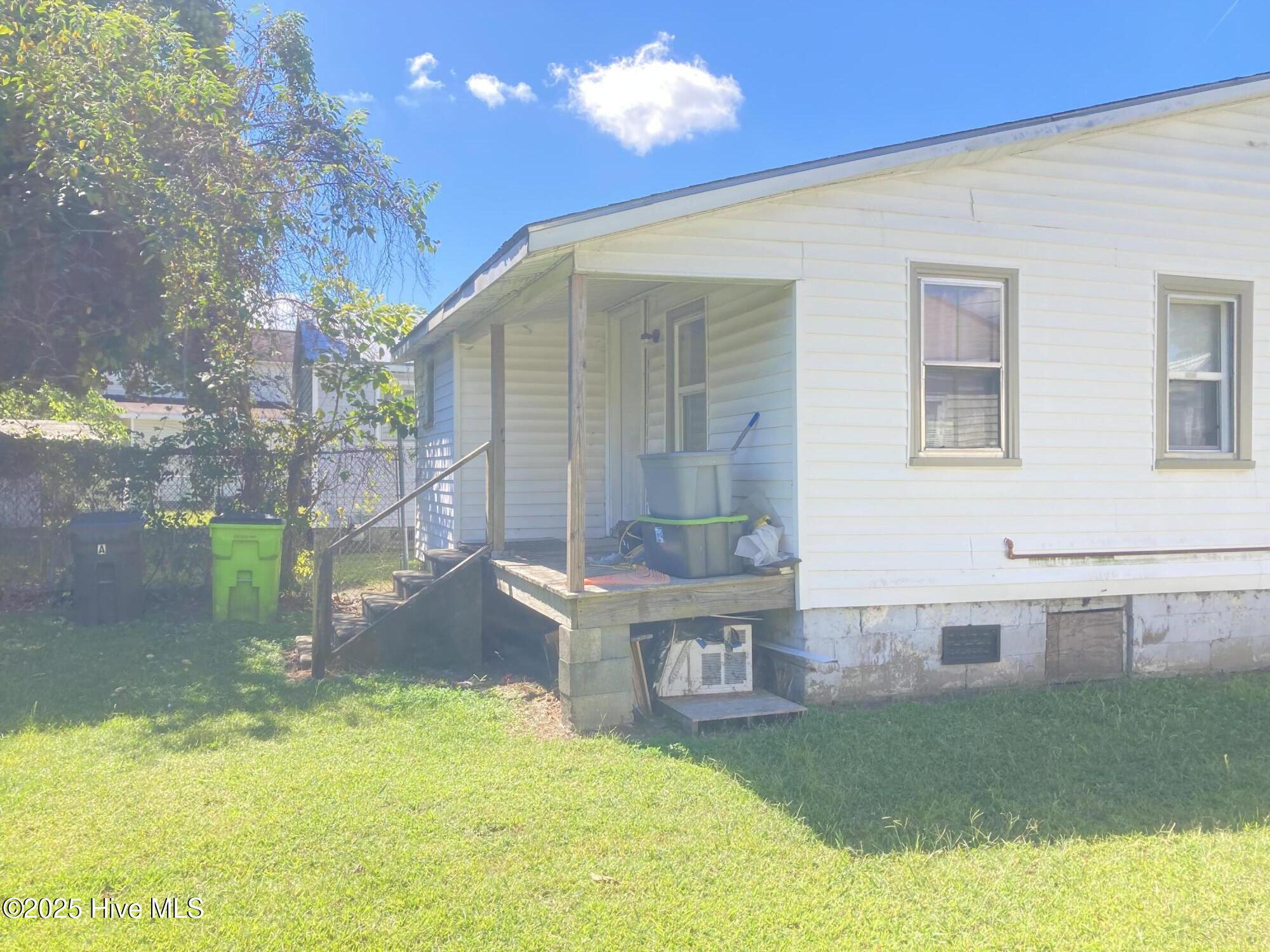Image 2: 308 Jones Street Back view IMG_4660