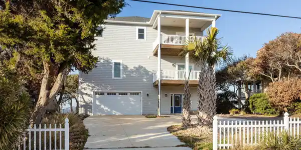 Image 3: 1704 Emerald Drive