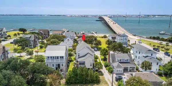 Image 4: 9 R-web-or-mls-DJI_20250829125928_0788_D