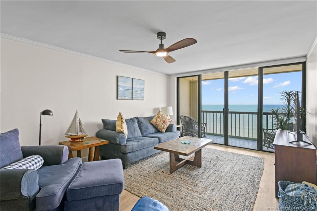 Image 4: Living Room