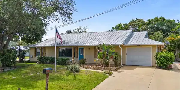 1106 SW 34th Terrace