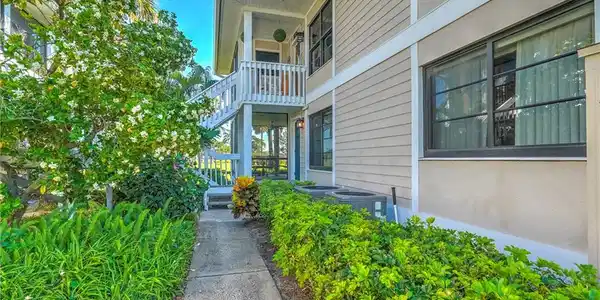 331 NE Golfview Circle
