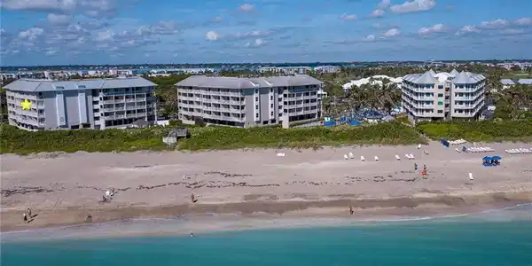 Image 4: adjacent to the Marriott Tiki Bar