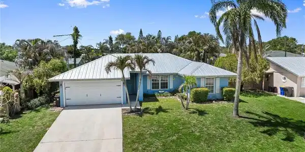 984 NW 16th Place