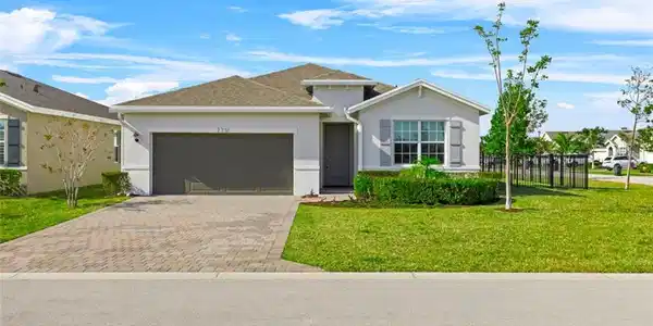 2731 NE Breezeway Circle