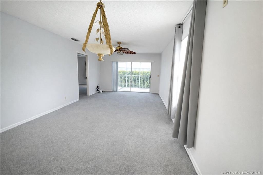 Image 2: Living/dining