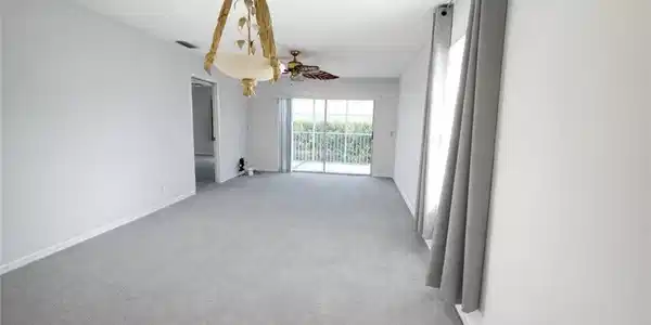 Image 2: Living/dining