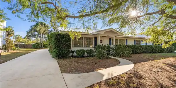 900 NW 11th Terrace