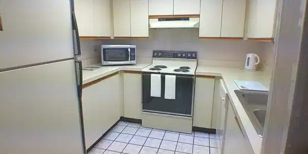 Image 3: KITCHEN