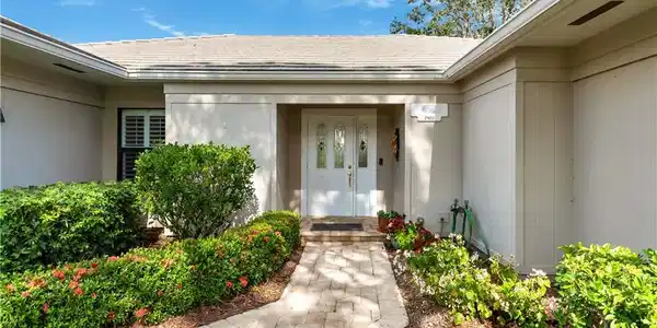 2102 NW Greenbriar Lane