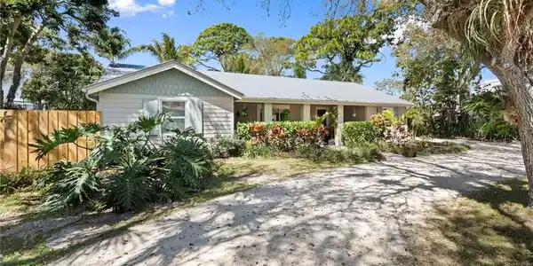 892 SE Saint Lucie Boulevard