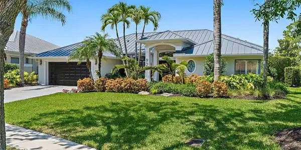 922 SW Lighthouse Drive