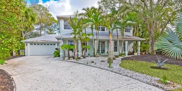 1042 SW Lighthouse Drive