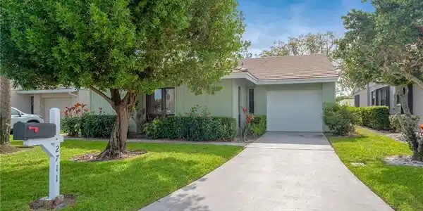 2711 SW Egret Pond Circle