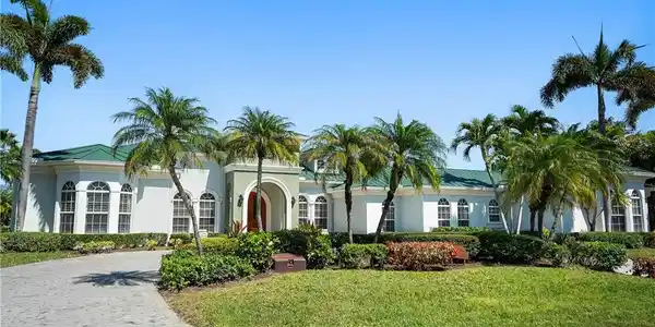 1639 SW Thornberry Circle