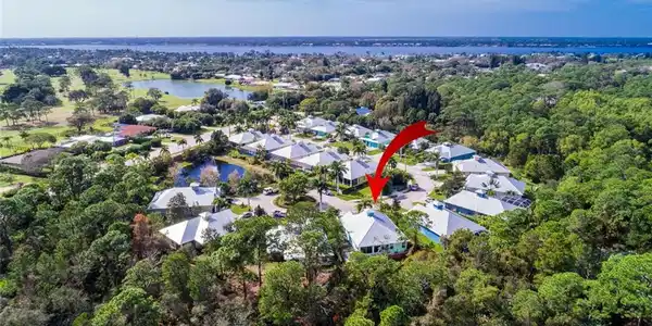 2484 NW Hummingbird Circle
