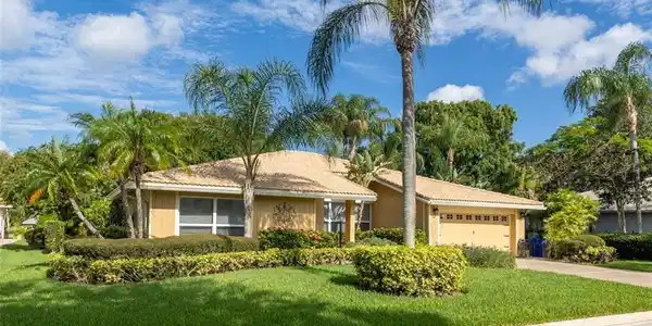 2320 SW Starling Drive