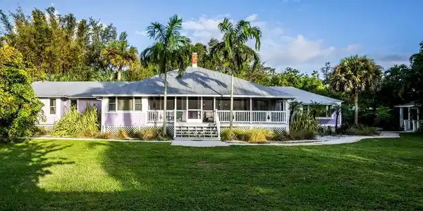 535 SW Siesta Way