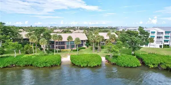 248 NE Edgewater Drive
