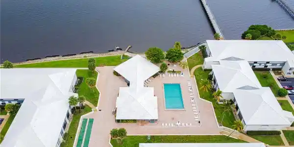 175 SE Saint Lucie Boulevard