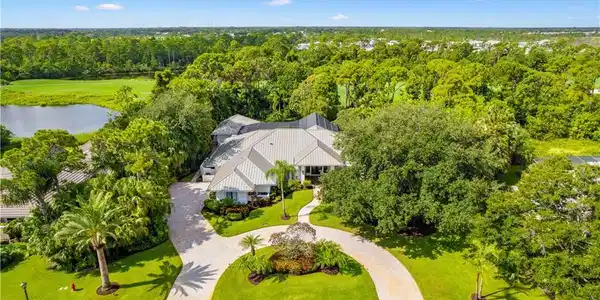 2505 NW Hollyberry Lane