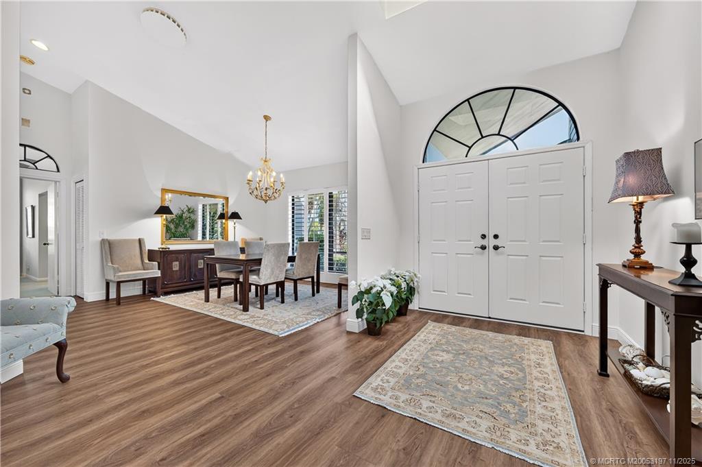 Image 4: Foyer