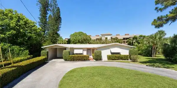 391 SE Edgewood Drive