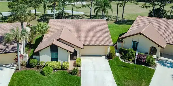 2564 SW Bobalink Circle