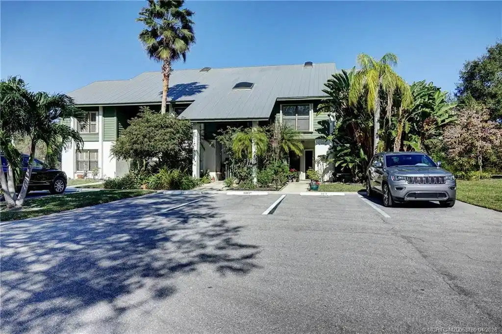 Image 1: front exposure & parking