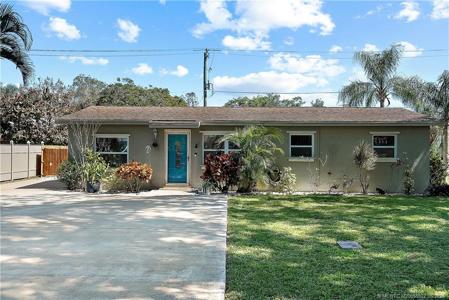 523 SE Dolphin Drive